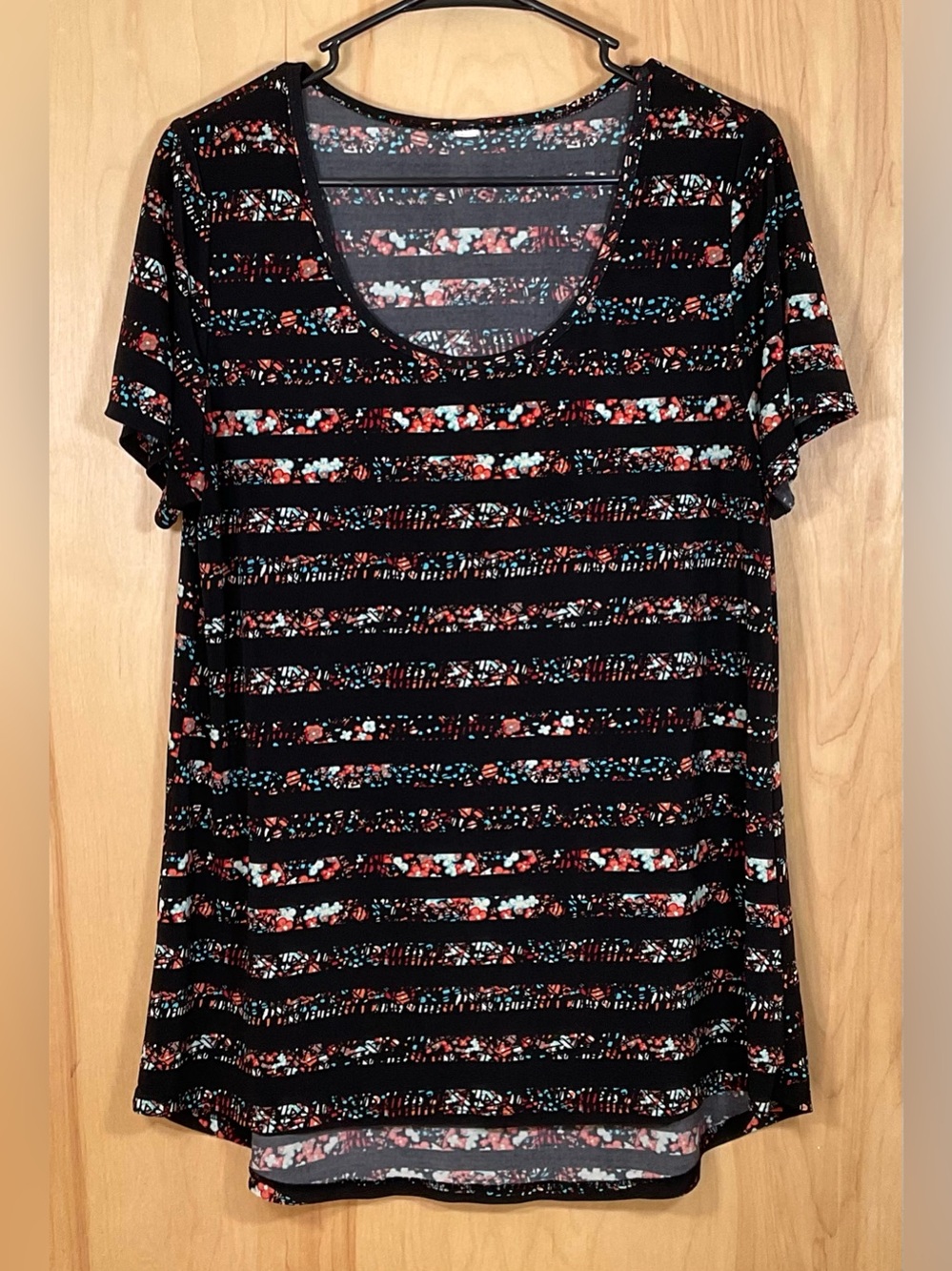 Black Scoop Neck Slinky Stretch Pullover Tee - EUC